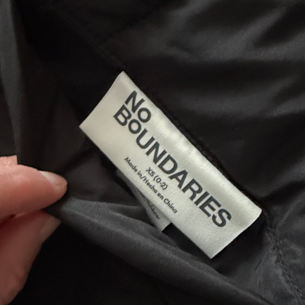 No boundaries reversible vest black with beige fur inside xs - Picture 5 of 8
